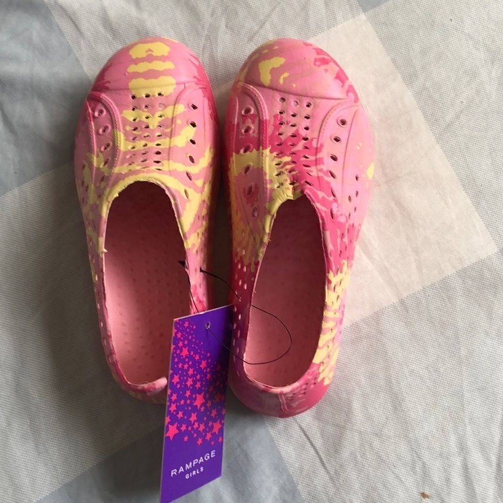 Rampage Water Shoes size 9/10 NWT